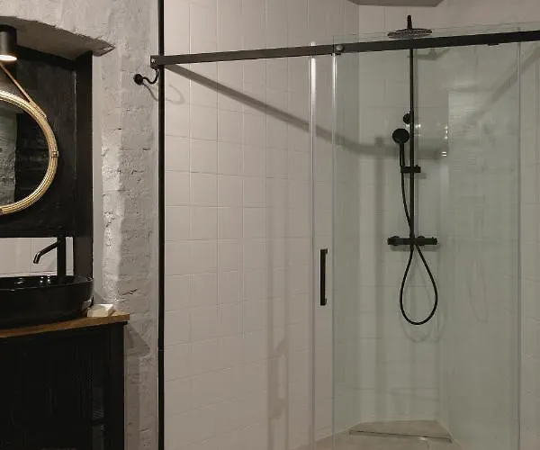 Garage - Lwowska 9 *