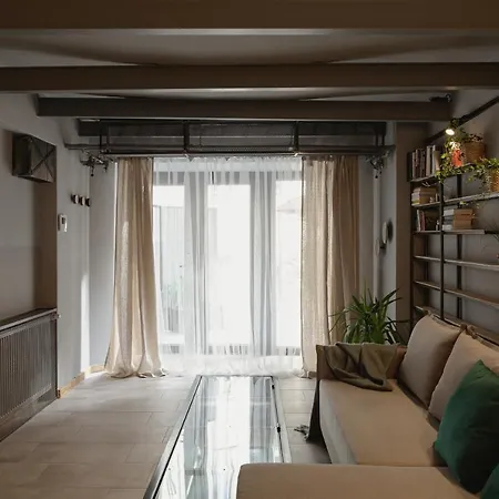 Garage - Lwowska 9 *