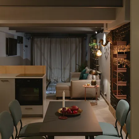 Garage - Lwowska 9 *