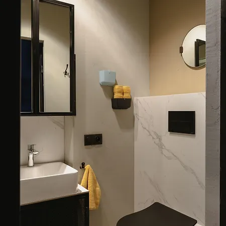 Garage - Lwowska 9 *